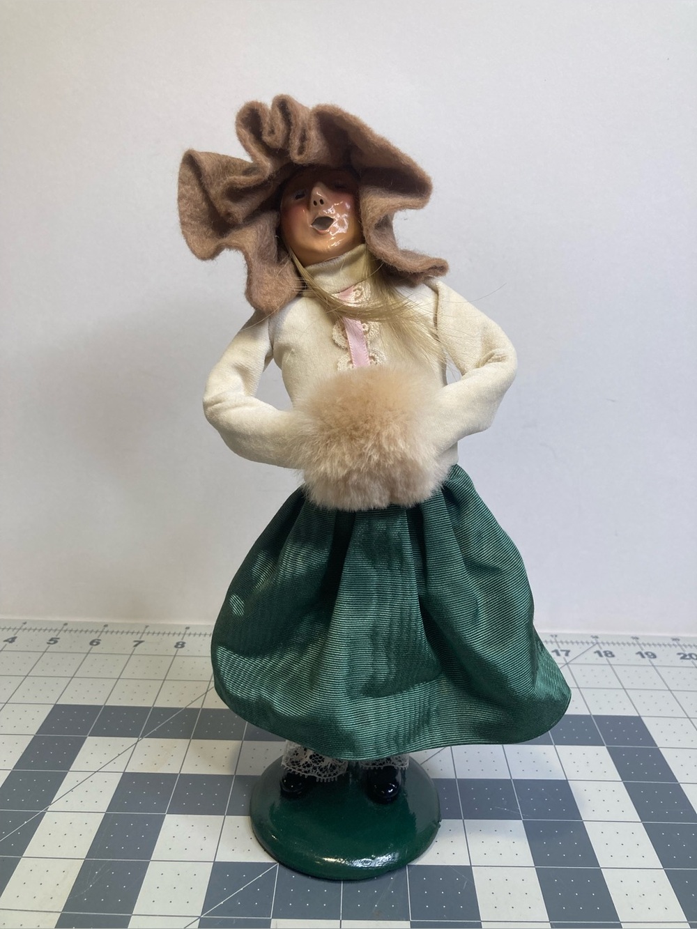 Byers Choice Caroler Christmas Girl Faux Fur Hand Warmer 1996